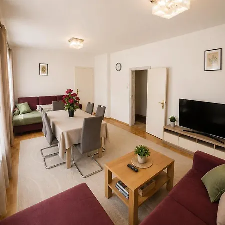 Zentrale Mit Kostenlosen Parkplaetzen